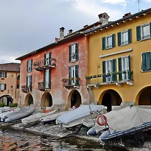  Appartement Portatorre Suite, A Charming In The Heart Of Como, Free Private Parking, Air Conditioning & More!